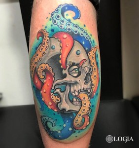 Tatuaje calavera a color en el brazo Bortolani
